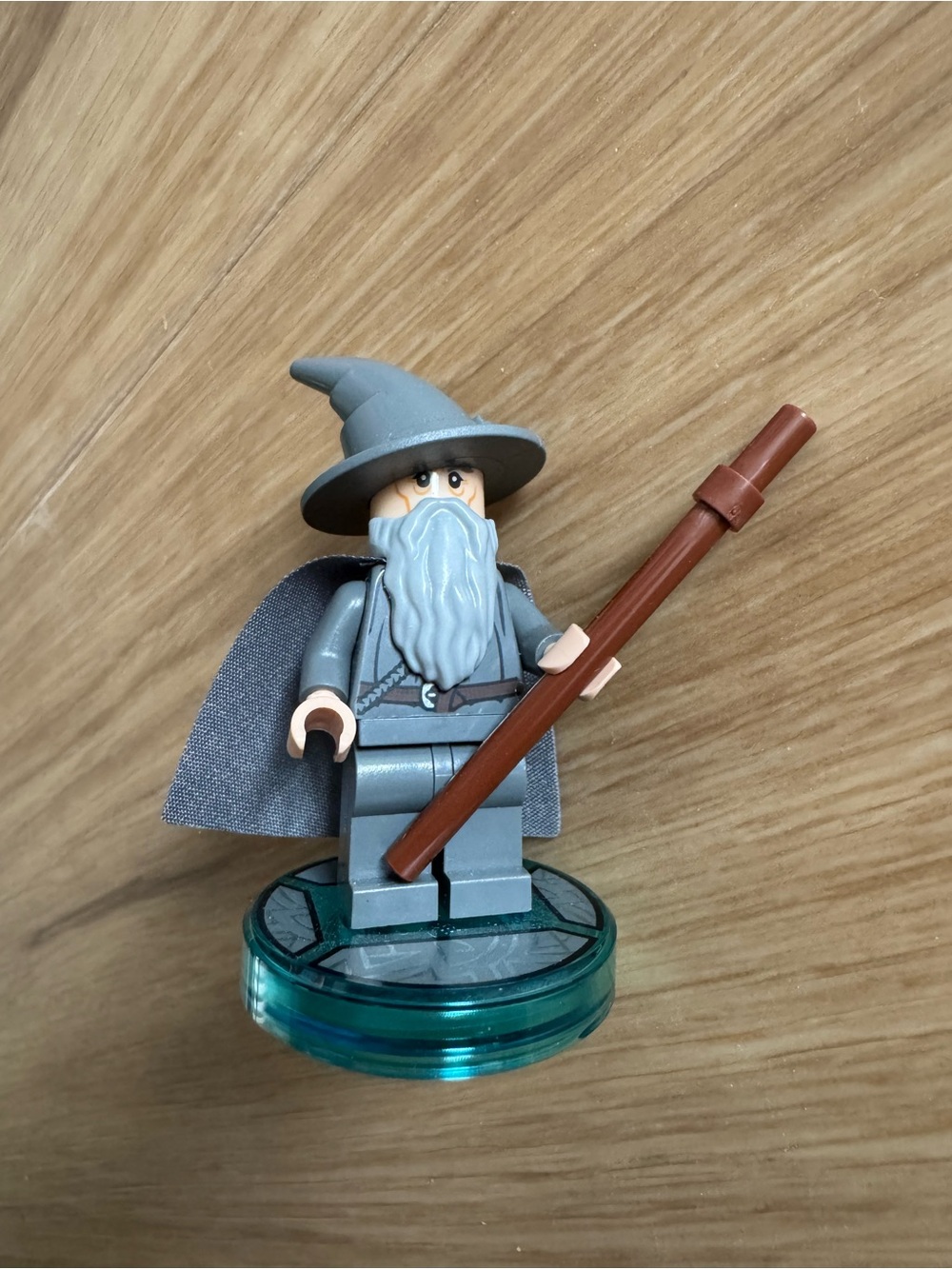 LEGO Dimensions Gandalf Minifigure w/ Cape Staff & Toy Tag – Lord of the Rings